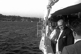 Atatürk, 25 Temmuz Pazar günü Ertuğrul Yatı’nda Moda Deniz Kulübü’nün düzenlediği deniz yarışlarını izledi.